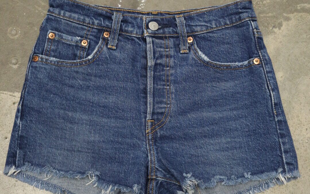 VINTAGE Levi’s Denim Shorts (uk8)