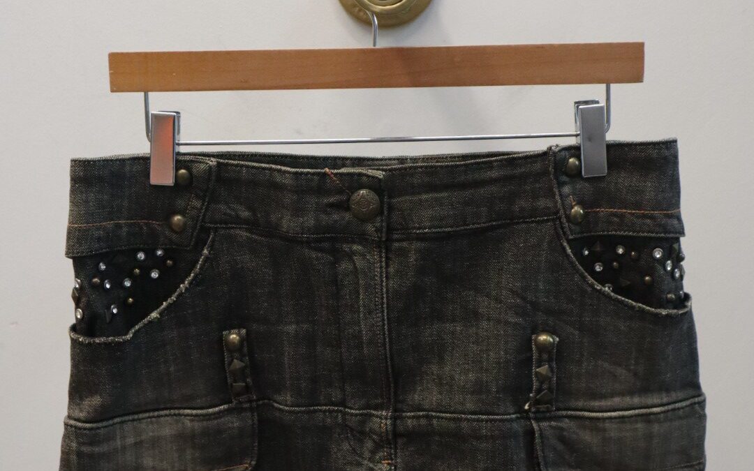 VINTAGE Dark denim mini skirt (uk12/14)