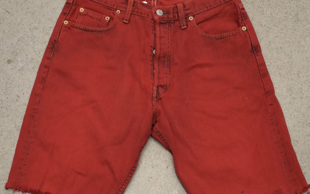 VINTAGE Levi’s denim red long Shorts (uk12)